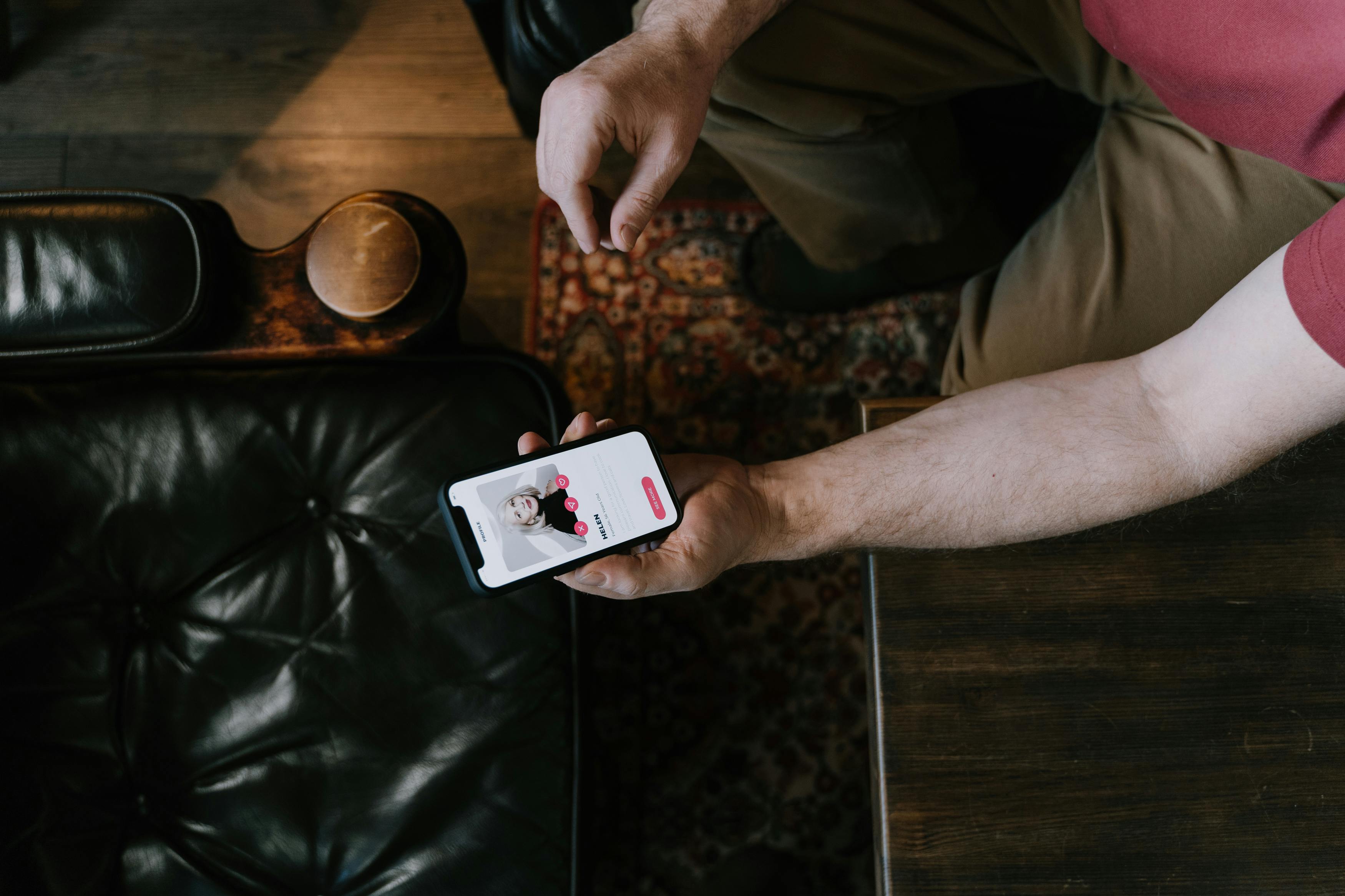 How do you successfully make contact on dating sites?
